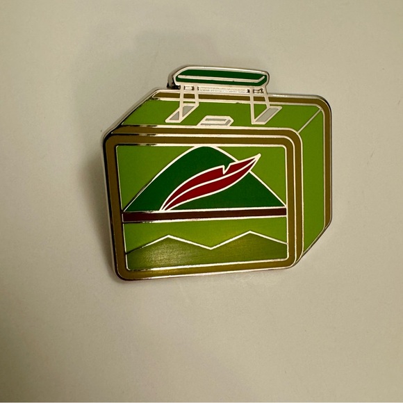 Disney Pin - Peter Pan Lunchbox. 2022 Magical Mystery Pin Series 20. - Picture 1 of 7